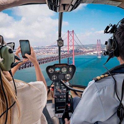 360º Lisbon: Helicopter Flight, Boat Trip and Old Town Walking 