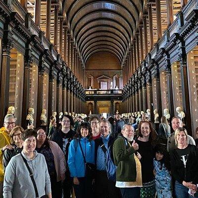Dublin Book of Kells, Castle and Molly Malone Statue Guided Tour