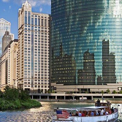 Chicago River Architecture Tour Aboard a Historic Yacht