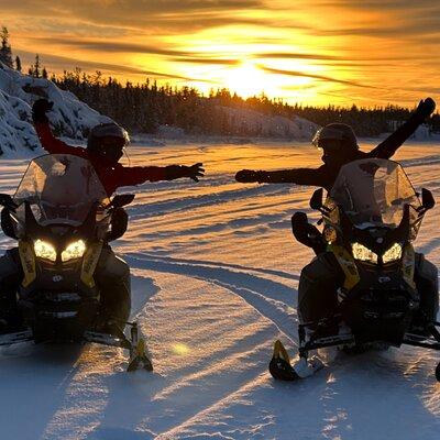 1 Hour Private Snowmobile Adventure in Yellowknife
