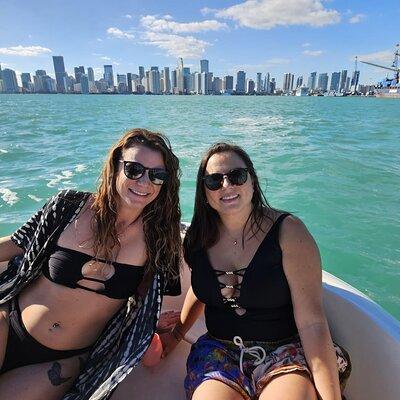 2 hrs Miami Private Boat Tour with Cooler, Ice, Bluetooth Stereo