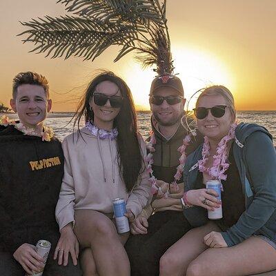 2-hour Tiki Pub Sunset Experience in Fort Myers Beach