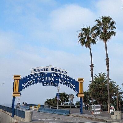 Santa Monica Scavenger Hunt Walking Tour and Game