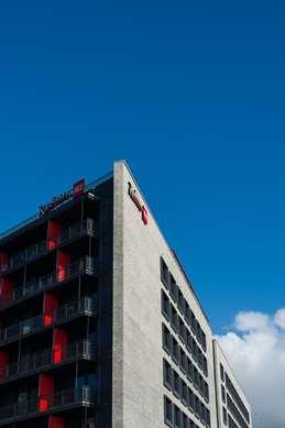 Radisson Red V And A Waterfront