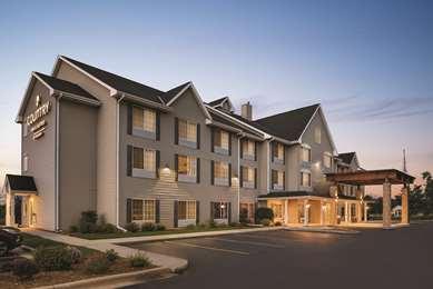 Country Inn & Suites by Radisson - West Bend