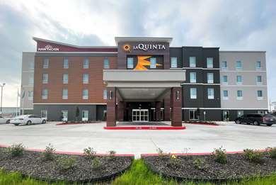 La Quinta Inn   Suites By Wyndham Y