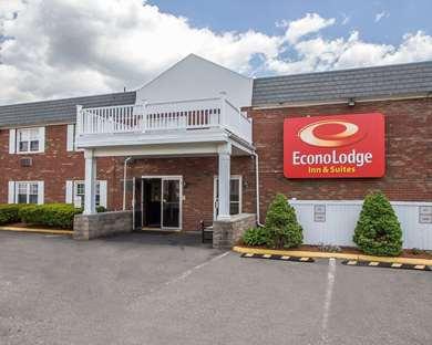 Econo Lodge Inn   Suites Airport
