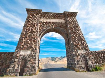 Montana: Exploring Big Sky Country Featuring Yellowstone/Glacier Natl Parks