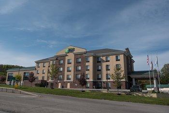 Holiday Inn Express & Suites-North East (Erie)