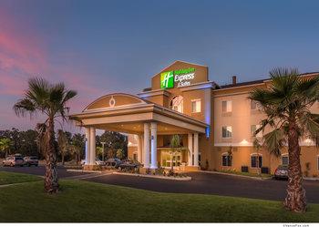Holiday Inn Express And Suites Red