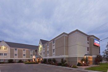 Candlewood Suites At Maurine