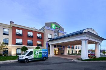 Holiday Inn Express Hotel & Suites Airport-Dieppe