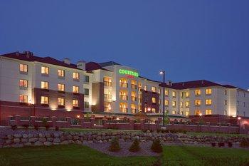 Courtyard by Marriott-Madison East