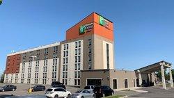 Holiday Inn Exp Stes Airport West
