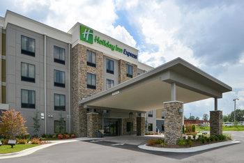 Holiday Inn Express & Suites Bryant-Benton Area