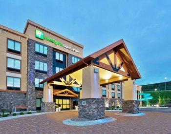 Holiday Inn Exp And Suites